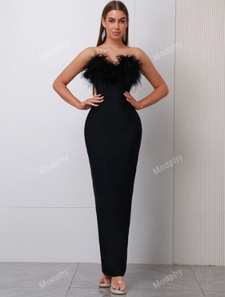 فستان ماكسي مرتفع من الخصر من نسيج مطاطي مزين بريش صناعي، بدون أكتاف أو ظه